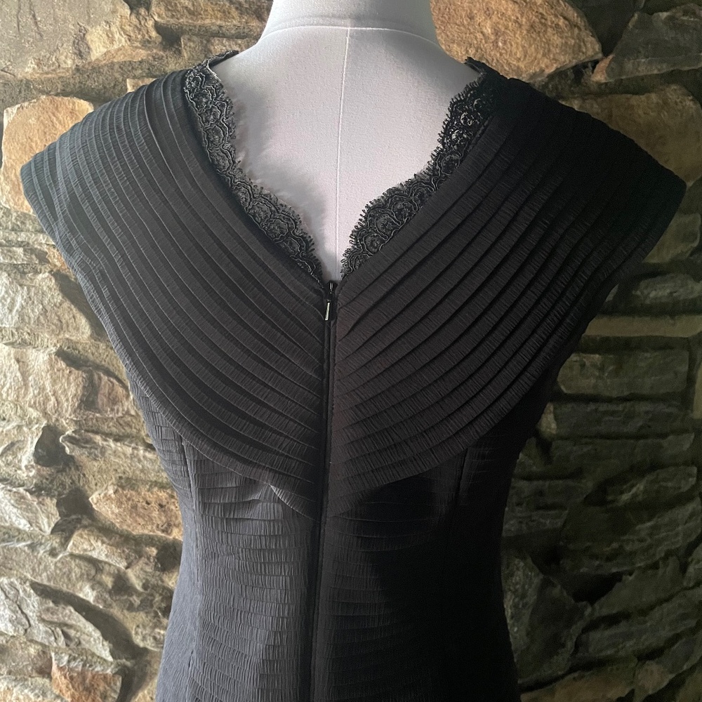 Tadashi Shoji Cap Sleeve Pleated Chiffon Dress - Picture 5 of 7
